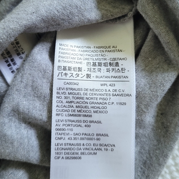 Levi's Heather Grey "Feeling Sensing Seeing" Graphic Tee👕 - NWT - Picture 9 of 13